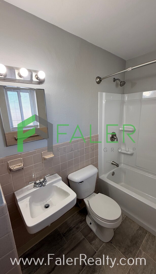 Building Photo - 1626 Darst Ave