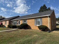 Building Photo - 1101 Lakeview Pl