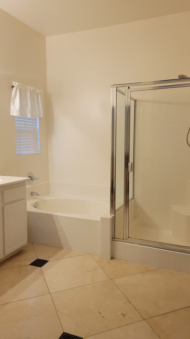 Building Photo - 32850 Sandalwood Ln