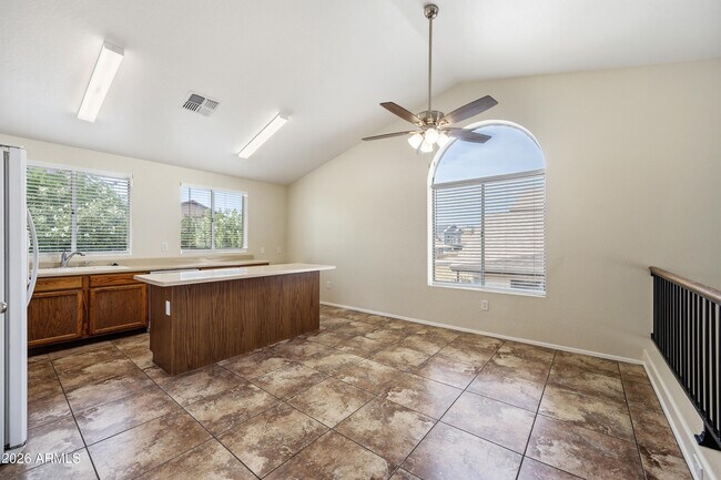 Building Photo - 5190 W Saragosa St