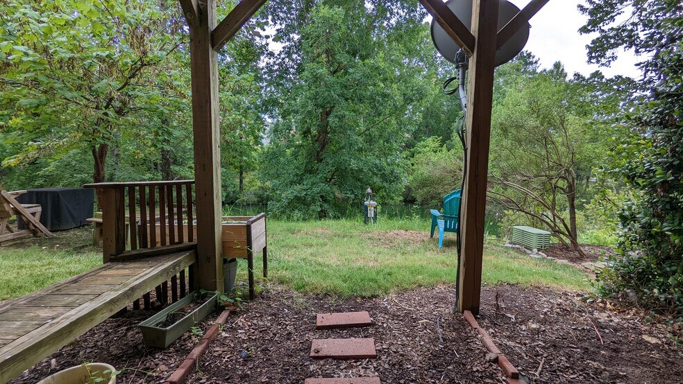 Access to back yard - 106 Chandler Chase Ct