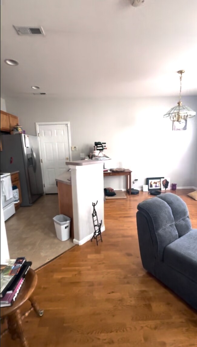 Building Photo - 2436 Syracuse St