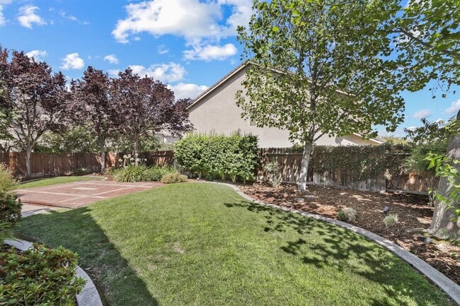 Building Photo - The home we have been looking For !