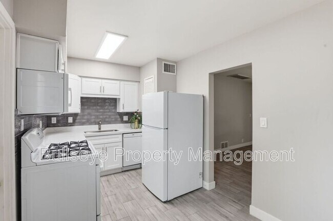 Building Photo - 1721 E Moreland St