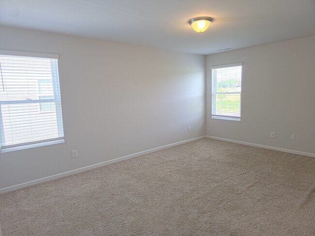 Building Photo - 129 Maple Tree Ln