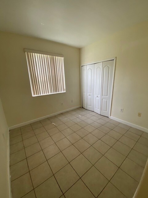 Building Photo - 1663 SE 27th Dr