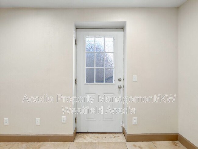 Building Photo - 25 E 2250 N