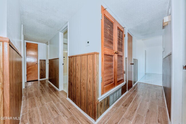 Building Photo - 4909 Winthrop Dr