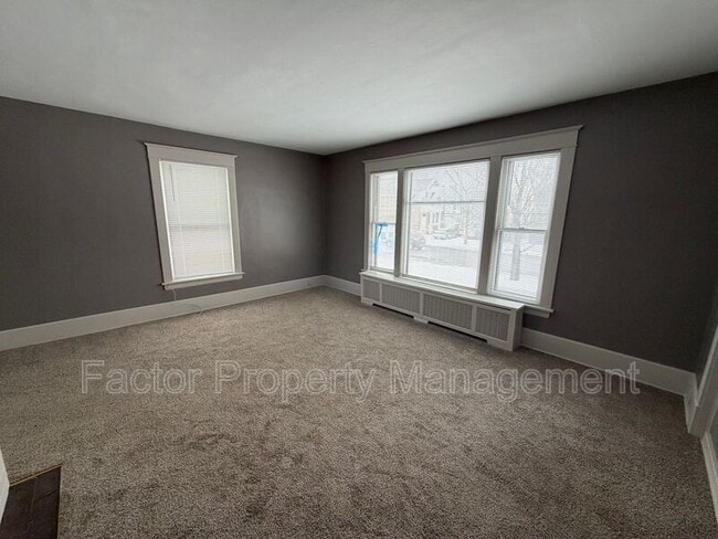 Building Photo - 315 E Cherry St