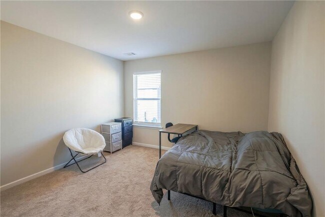 Building Photo - 225 Eva Way