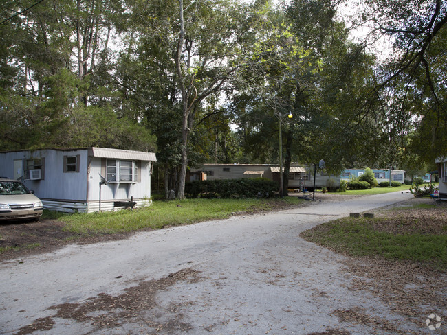 Building Photo - Royal Court Mobile Home & RV Park