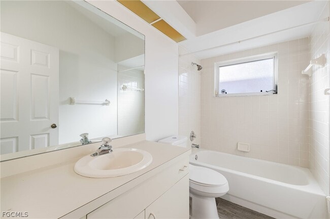 Building Photo - 9841 Las Casas Dr