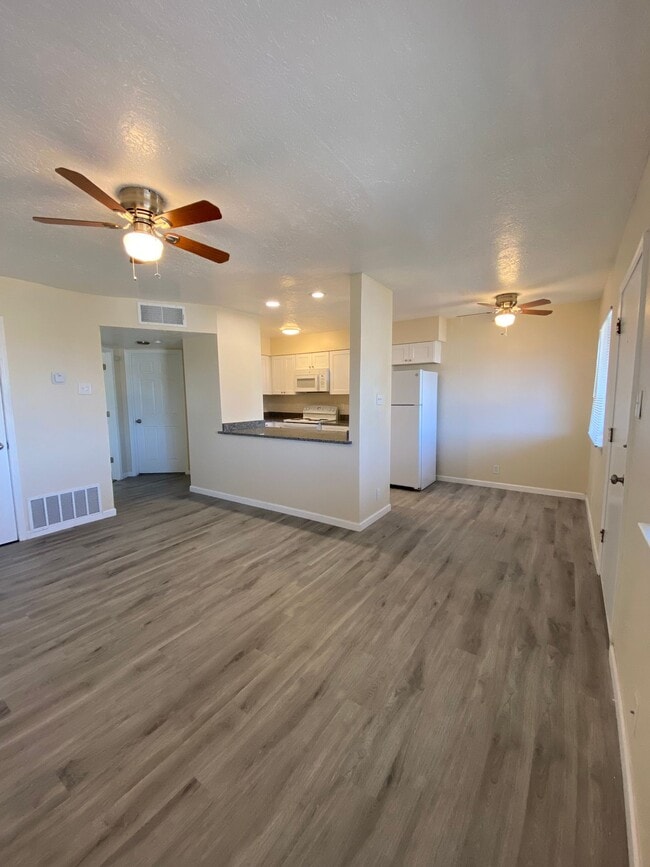 Floorplan - CRESTWOOD APARTMENTS