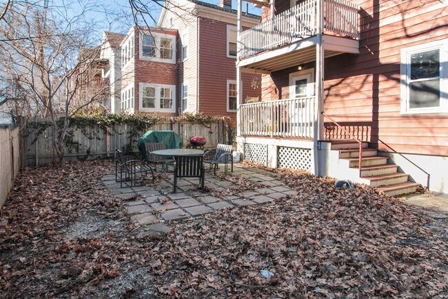 Building Photo - 25 Priesing St