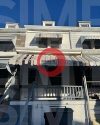 Building Photo - Great Location