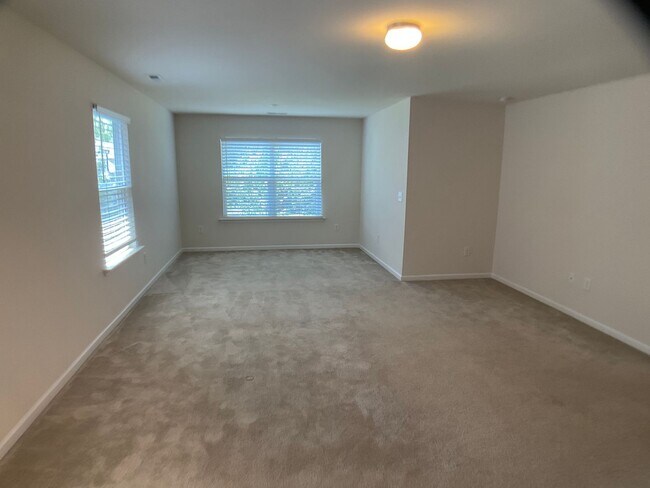 Building Photo - 4 Bed, 3 Bath in Desirable Apex