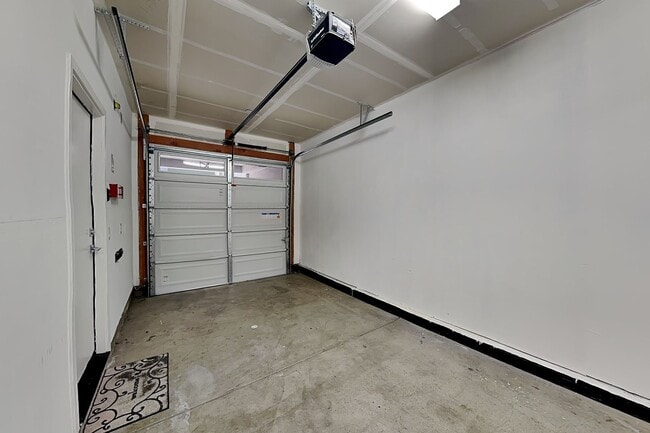 Building Photo - 392 Midstream Ln