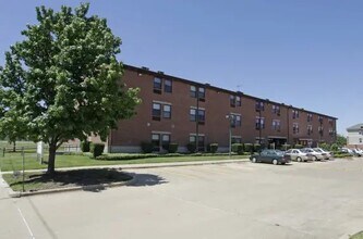 Building Photo - 1409 Range Dr