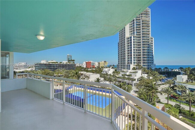 Building Photo - 400 South Pointe Dr