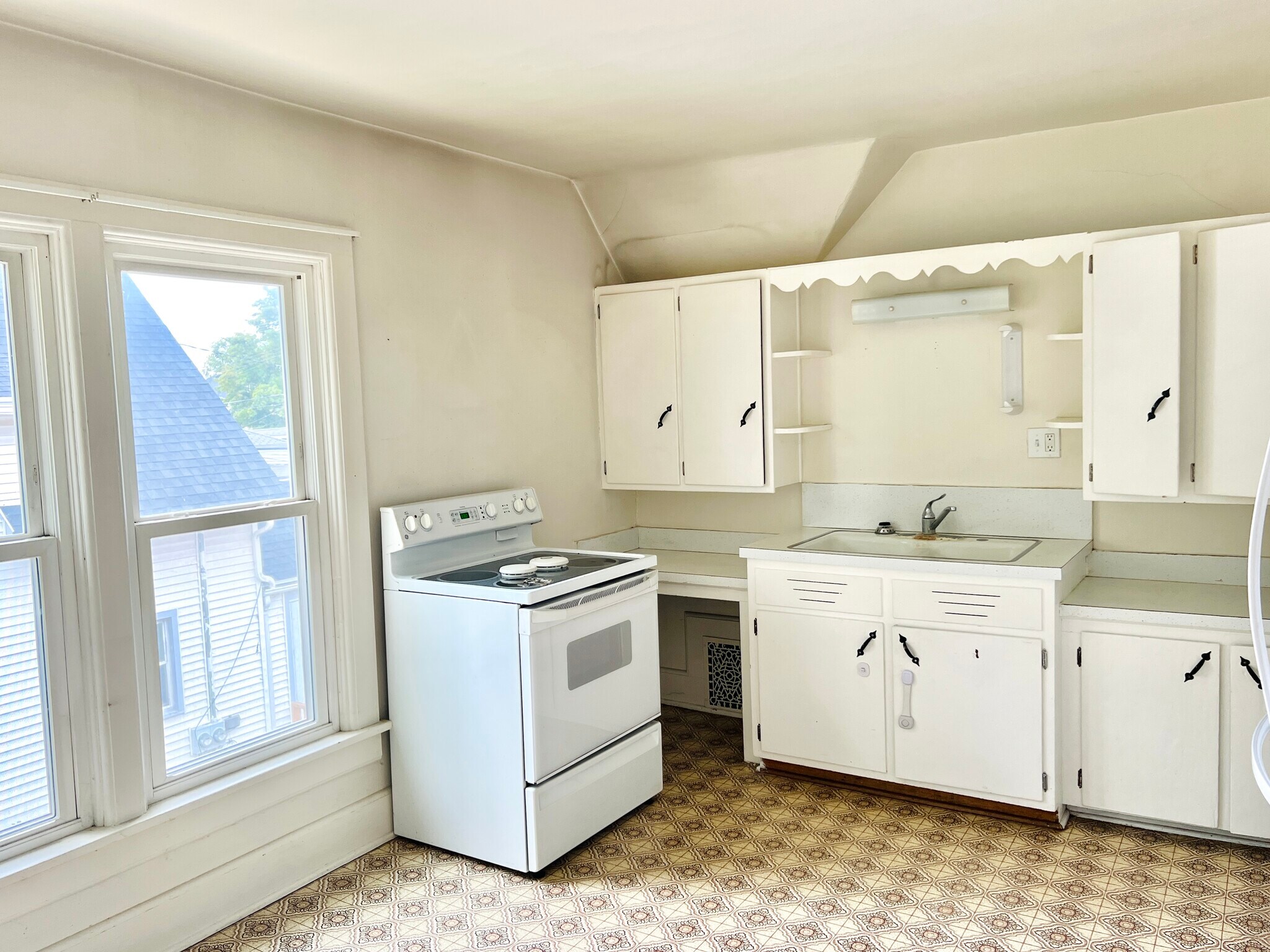 Building Photo - 27 Reed St