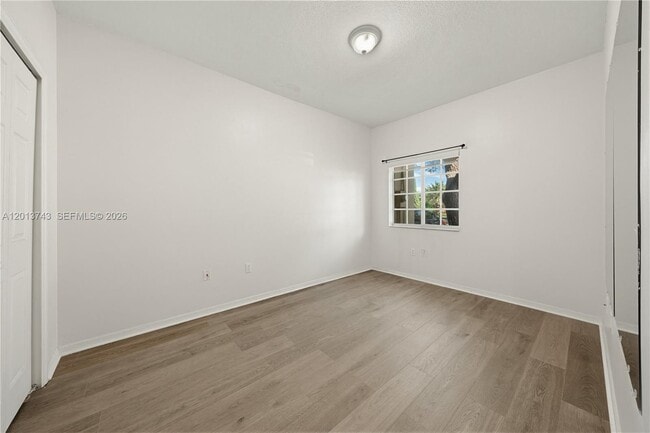 Building Photo - 3393 NE 11th Dr