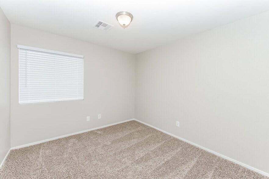 Building Photo - 3009 Honeysuckle Ave