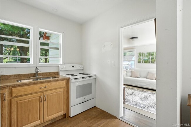 Building Photo - 190 Continental Rd