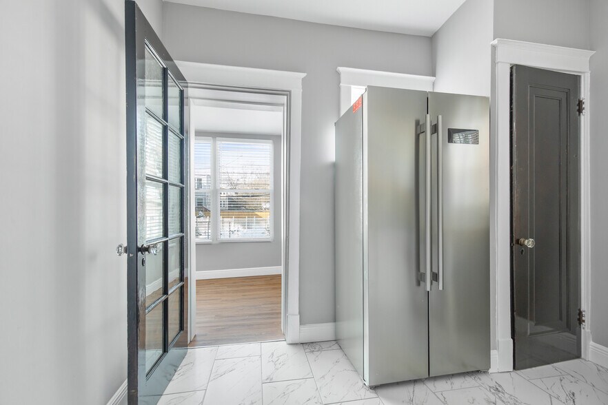 Building Photo - 2049 Alfred Ave