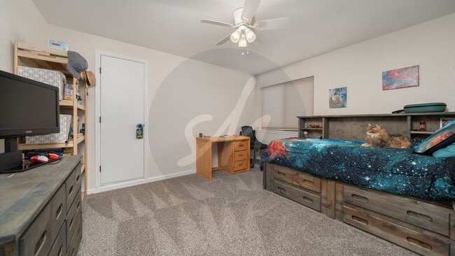 Building Photo - Country Living on 13.5 Acres