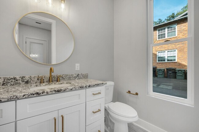 Building Photo - 226 E Bradford Rd