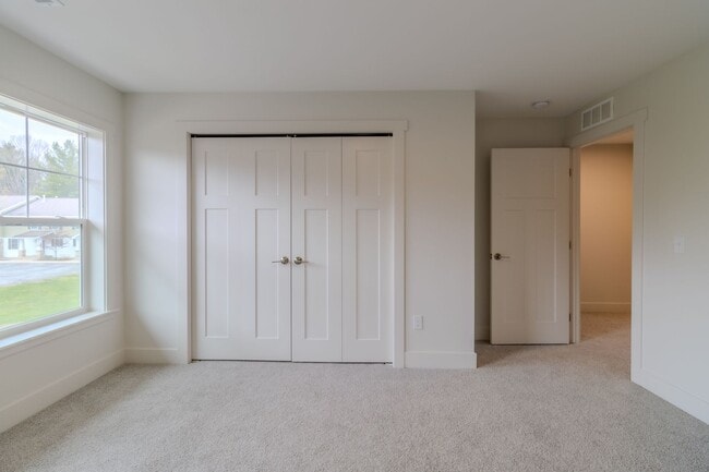 Building Photo - Premier Place and Premier Living!