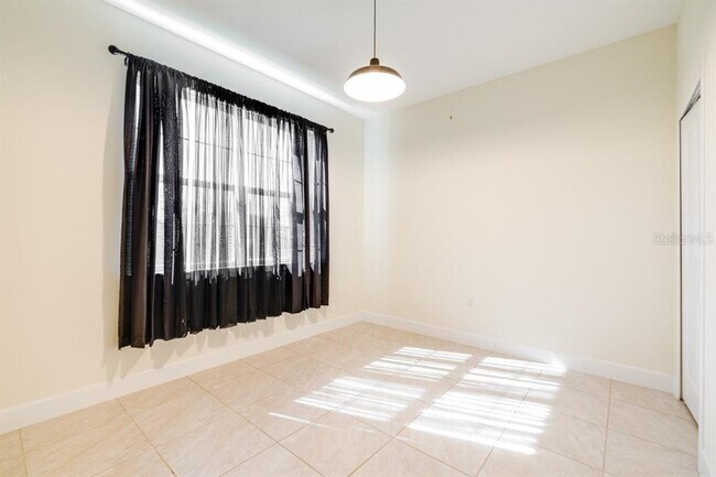 Building Photo - 520 Nogales Ct