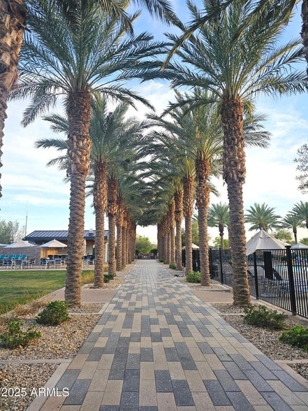 Building Photo - 9903 E Tillman Ave