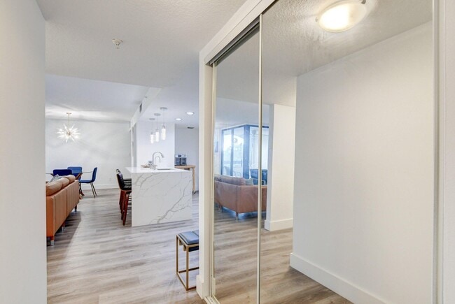 Building Photo - 1915 Lavers Cir