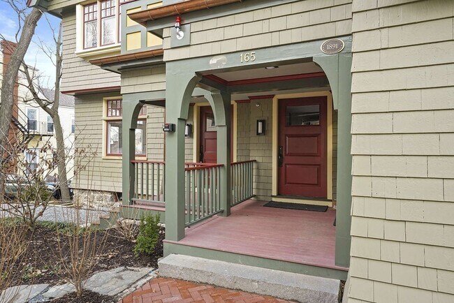 Building Photo - 165 Winthrop Rd
