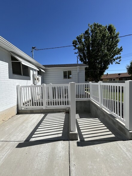 Building Photo - 7408 Ramanee Dr