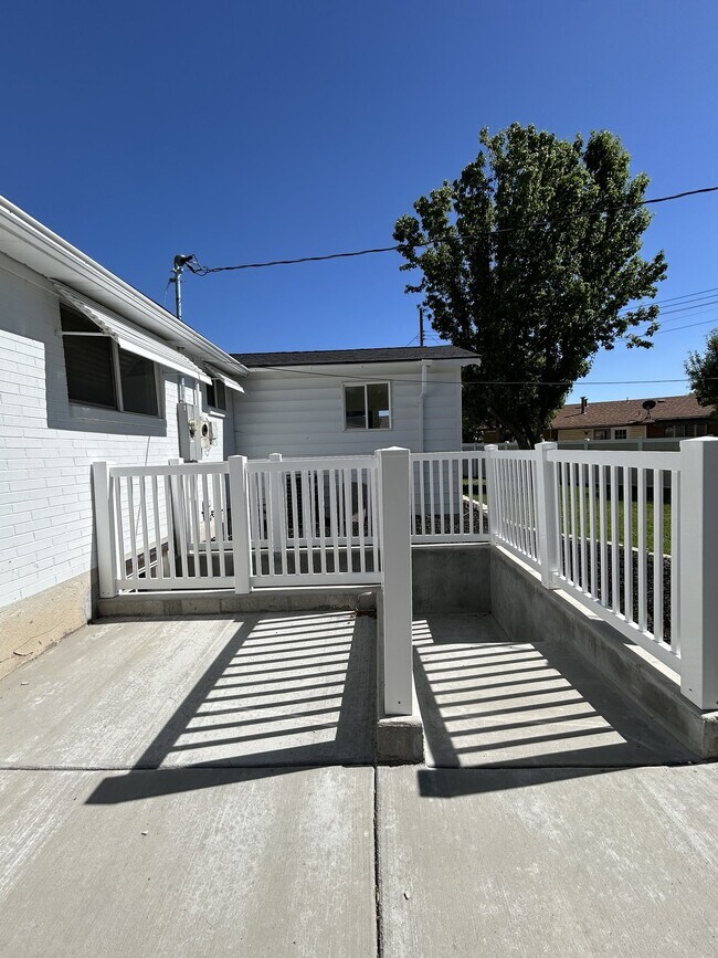 Building Photo - 7408 S Ramanee Dr