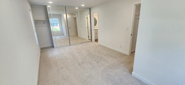 Building Photo - 2511 W Sunflower Ave