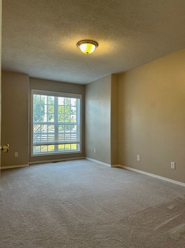 Building Photo - Single Level- Three Bedroom Home