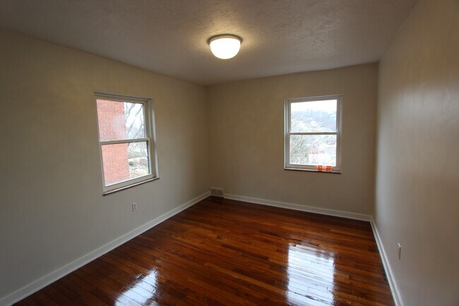 Building Photo - 4511 Main St