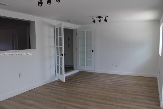 Building Photo - 3827 SW 88th Ct