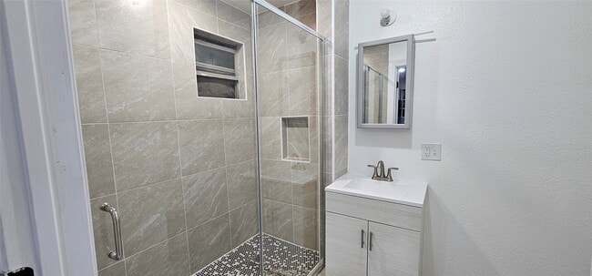 Building Photo - 2634 Tidewater Dr