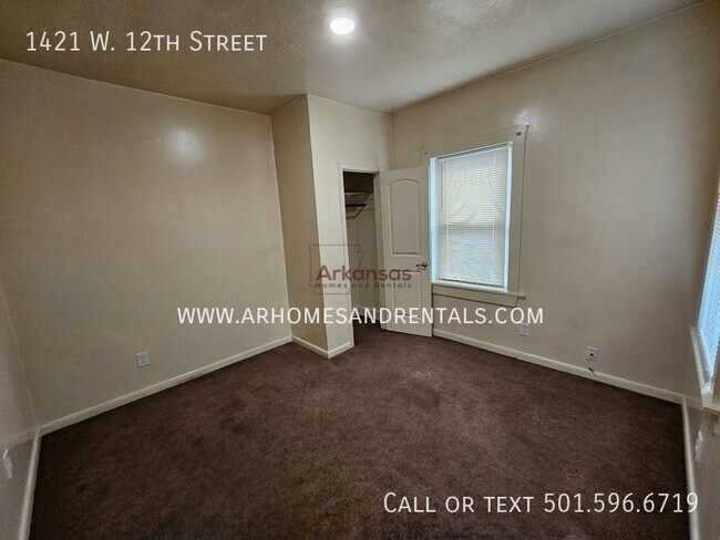 Building Photo - 1421 W 12th St