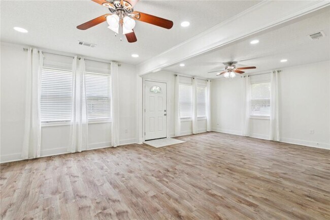 Building Photo - Kent Avenue