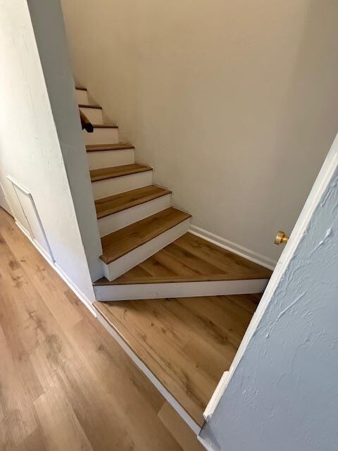 Building Photo - 735 E 7th Ave