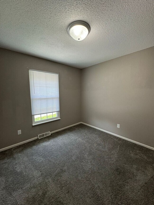 Building Photo - Spacious 3-Bed/2-Bath Home in Independence!