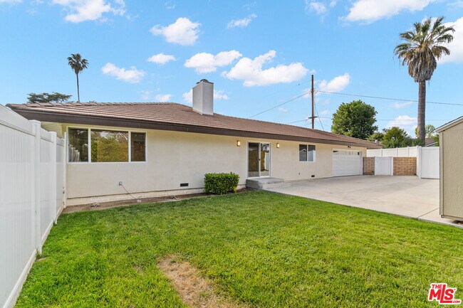 Building Photo - 17633 Nordhoff St