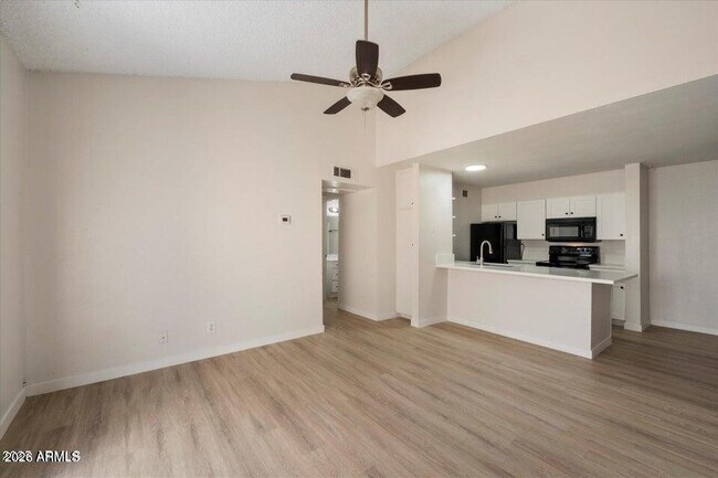 Building Photo - 8055 E Thomas Rd