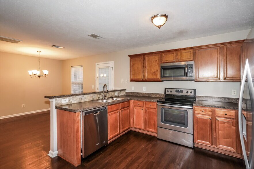 Building Photo - 712 Holland Ridge Dr