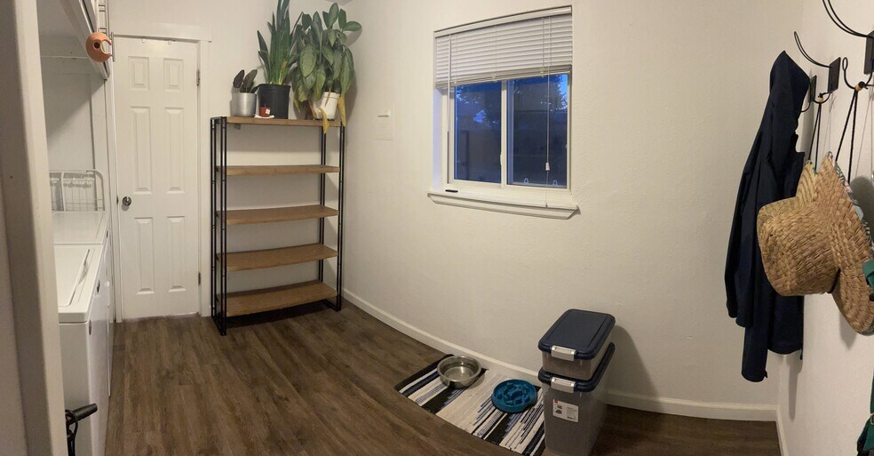 Mudroom-laundry - 9291 High St